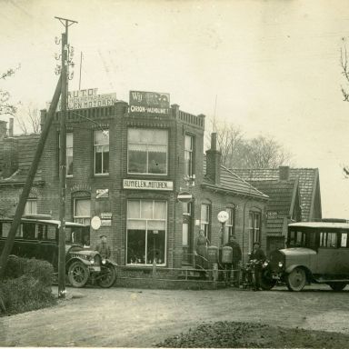 Kenteken: A 8552; Kantens, Pastorieweg, ca. 1926, foto: Historische Kring Noordelijk Hunsingo, collectie G. de Boer (gdb-114)