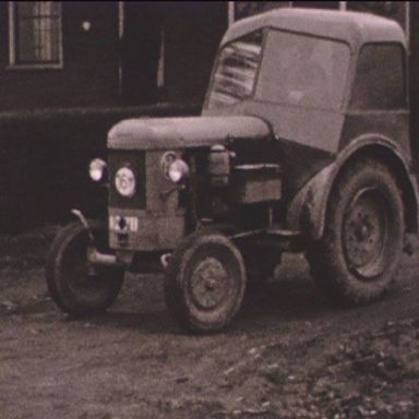 Kenteken: A 2711; Ferguson,  foto: Still uit GAVA-film AV7018