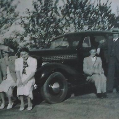 Kenteken: A 20771; De fam. Oudgenoeg en hun nieuwe Chevrolet, 1938 foto: B. van Dam