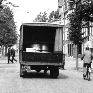 Kenteken: A 7758; Groningen, Herman Colleniusstraat 1937, foto: uitsnede 1785-1191.jpg