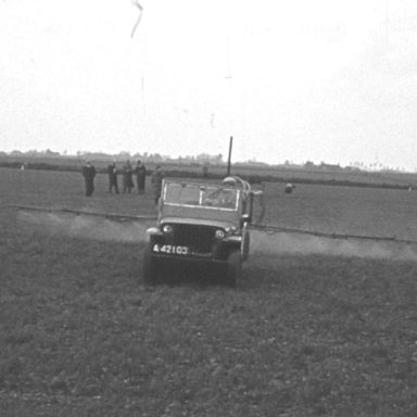 Kenteken: A 42103; Jeep, 1952, foto: Still uit GAVA-film AV0810