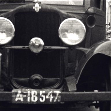 Kenteken: A 18547; Chevrolet, foto: still uit "Verkeersfilm", C. van der Mei, 1934, coll. GrA (2209-0176)