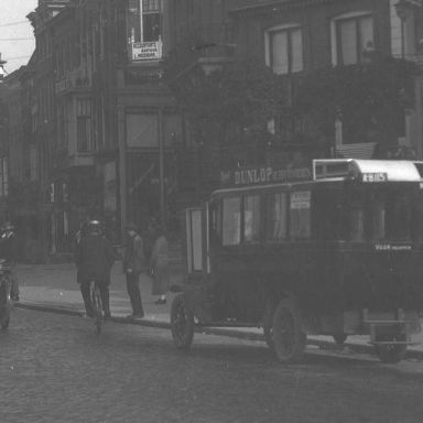 Kenteken: A 8115; Ford, Groningen, Grote Markt ca. 1925, foto: uitsnede 1785-4917.jpg