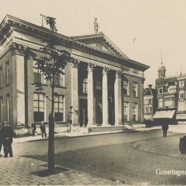 Kenteken: A 13196; Ford,  Groningen, Korenbeurs ca. 1940 (1986-6300)