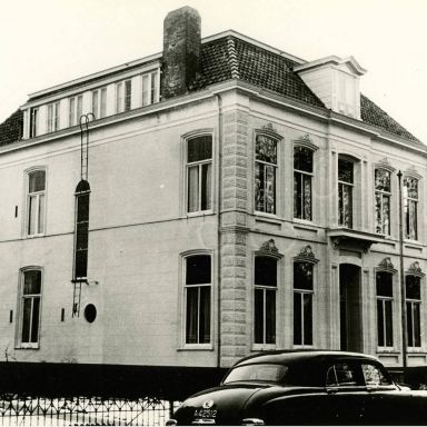 Kenteken: A 42512; Winschoten, Kaiser voor kindertehuis "Zonnegloren" 1955 (818-17770)