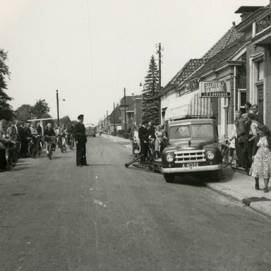 Kenteken: A 41352; Westerdiep Veendam 11-06-1951, foto: collectie Veenkoloniaal Museum (vm 7.3 Po On 5)