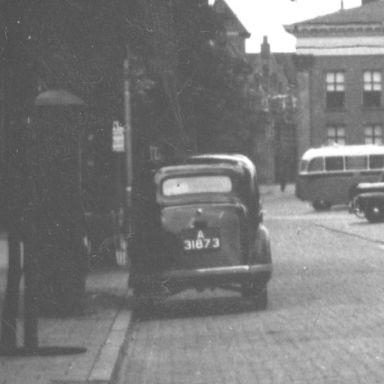 Kenteken: A 31873; Groningen, Vismarkt ca. 1940, foto: uitsnede 1785-2668.jpg