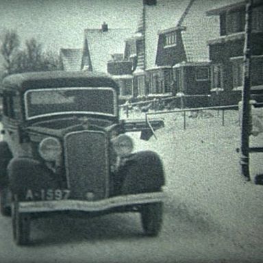 Kenteken: A 1597; Plymouth, ca. 1935, foto: Still uit GAVA-film AV1424