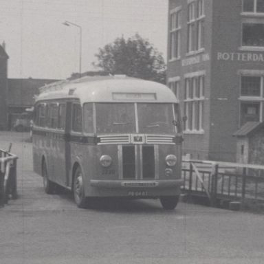 Kenteken: A 38070; Scania Vabis met nieuw kenteken PB-04-83, foto: still uit de film "Kanaalstreek 1955", G. Molenaar, A.C.F.O., 1955, coll. GrA (2209-1730)