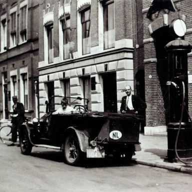 Kenteken: A 10451; Westerkade, Groningen, voor 1936, foto: E. Oosterhuis