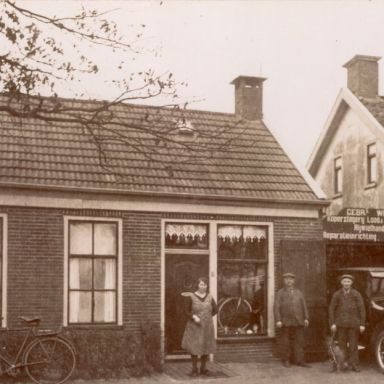 Kenteken: A 10795; Ford, Westerstraat, Ter Apel, foto: <a href='http://www.oudterapel.nl' target='_blank'>Website Oud Ter Apel</a>