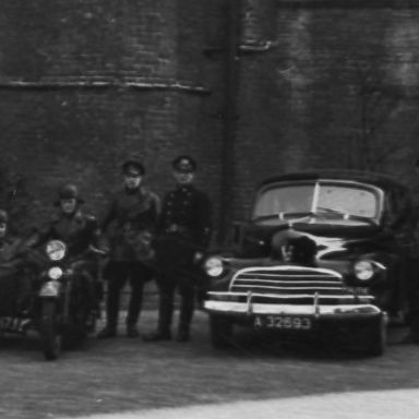Kenteken: A 32693; Chevrolet Fleetline, deelnemers vaardigheidsrit 18-06-1948, foto: archief Piet Boonstra