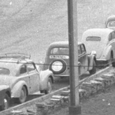 Kenteken: A 26328; Peugeot 202, Groningen, Stationsweg, 1954, foto: uitsnede 2248-4135.jpg; Fotograaf: Fotobedrijf Piet Boonstra
