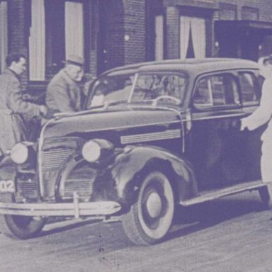Kenteken: A 902; Chevrolet Master, foto: still uit de film "Het Gronings Verzet 1940 – 1945", 1980, Dirk Verel, C. van der Mei, C.R. Tiddens, M. Mennes, coll. GrA (2209-7563)