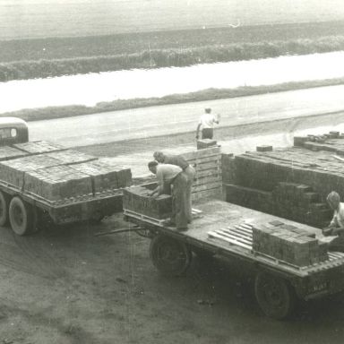Kenteken: A 31313; GMC, foto uit archief NV Groninger Steenfabrieken (1428-251)