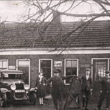 Kenteken: A 16298; Chevrolet, Smederij van Heuvelen ca. 1930 (1761-1048-1)