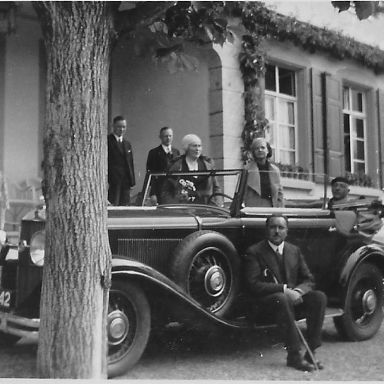 Kenteken: A 22042; Horch, bij Hotel Bären aan de Titisee, 1937, foto: G. W. Rosier