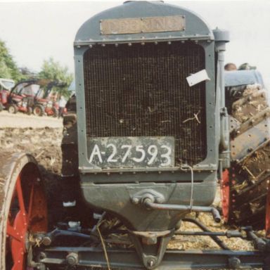 Kenteken: A 27593; McCormick-Deering tractor, Oldtimer dag Nordhorn, Duitsland, 11-08-2001, foto: M. van der Valk