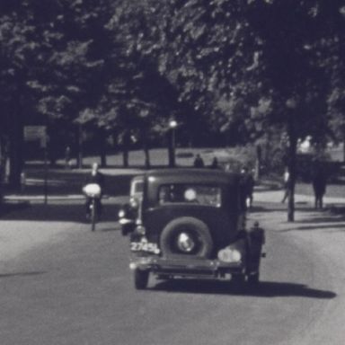 Kenteken: A 27451; foto: still uit de film "Groningen II", J. Petersen, 1930-1948 coll. GrA (2209-5184)