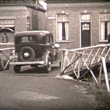 Kenteken: A 10370; foto: Still uit GAVA-film AV7576