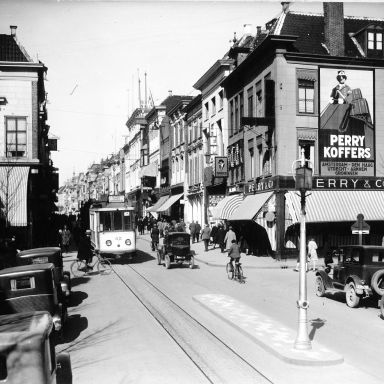 Kenteken: A 11570; Groningen, Herestraat 1930. (1785-1201)