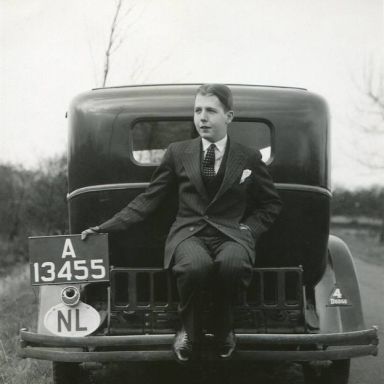 Kenteken: A 13455; Ton Meijer op de Dodge, 1932 foto: C. Daae