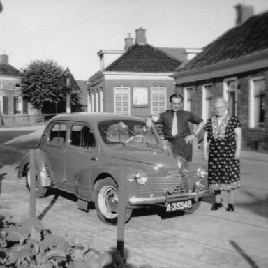 Kenteken: A 35548; Renault R4, Hoofdstraat, Houwerzijl, foto: K. J. Mollema