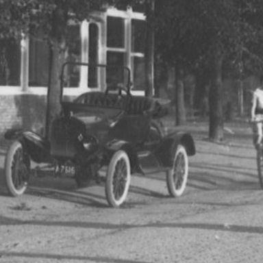 Kenteken: A 7646; T-Ford,  Haren, Rijksstraatweg ca. 1923, foto: uitsnede 1785-11063.jpg