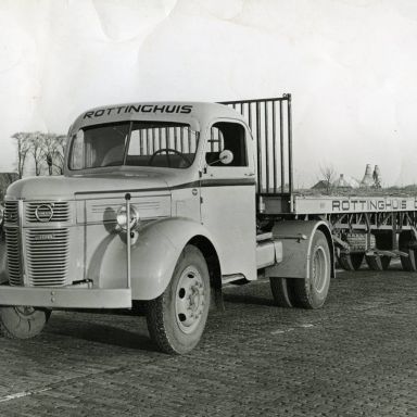 Kenteken: A 48603; Volvo van de firma Rottinghuis. (2138-1772); Fotograaf: Persfotobureau Folkers