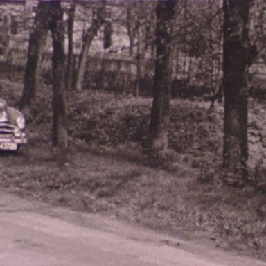 Kenteken: A 43728; Ford Taunus, foto: Still uit GAVA-film AV7018
