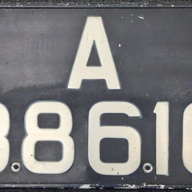 Kenteken: A 38616; Nummerbord, schenking Roelf Heslinga, archief GAVA, Realia (2569-224); Fotograaf: A. Koops