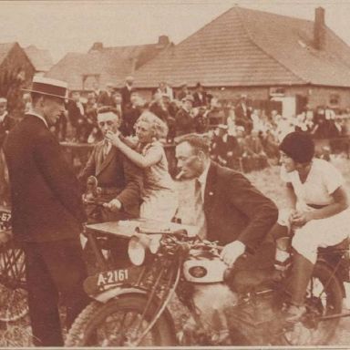 Kenteken: A 2161; foto: "Het Noorden in Woord en Beeld" 14-07-1933
