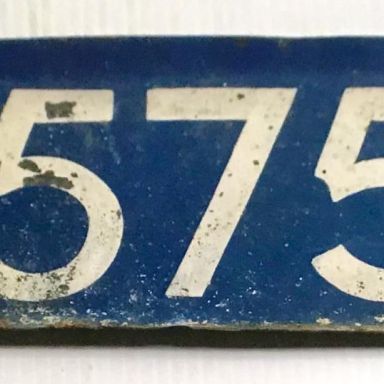 Kenteken: A 5750; Kentekenplaat, foto: "De Nummerplaat" jrg. 41 nr. 206 (juni 2024)