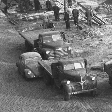 Kenteken: A 16785; Dodge, Groningen, Oosterhaven, 1953, foto: uitsnede 2248-4171; Fotograaf: Fotobedrijf Piet Boonstra