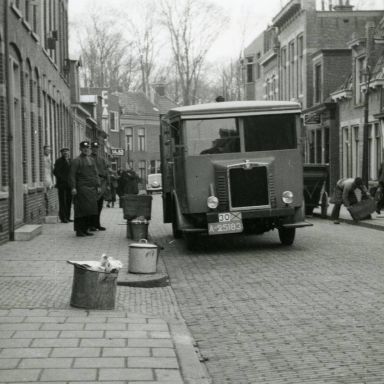 Kenteken: A 25183; Faun, Grote Appelstraat 16-12-1936, foto: archief Gemeentereiniging (1475)