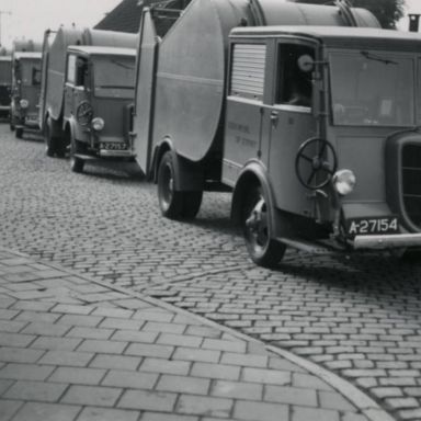 Kenteken: A 27154; Ford V8, juli 1937, foto: archief Gemeentereiniging (1475)