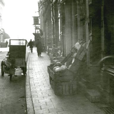 Kenteken: A 29357; Groningen, Oude Kijk in 't Jatstraat, oktober 1946 (2139-80)