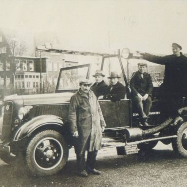 Kenteken: A 27203; Foto 1: Ford V8, foto: W. Schuitema