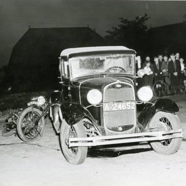 Kenteken: A 24939; Ongeluk BSA motor met de Ford, foto uit archief Kantongerecht Zuidbroek