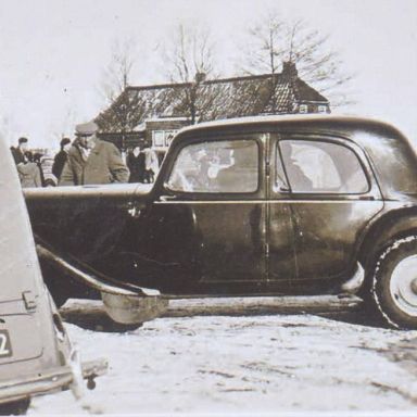 Kenteken: A 24692; Ford Prefect, foto: Historische vereniging Scharmer-Harkstede e.o.