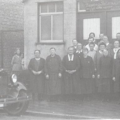 Kenteken: A 13554; Ford, foto uit Delfzijl-Farmsum van P. de Greef