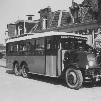 Kenteken: A 14877; De nieuwe Renault bus Groningen-Paterswolde-Eelde 1928 (1785-3019)
