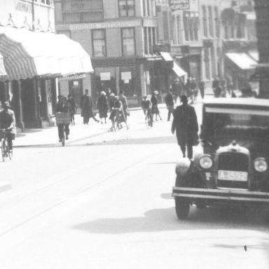 Kenteken: A 1592; Pontiac, Groningen, Herestraat, ca. 1925, foto: uitsnede 1785-1197.jpg; Fotograaf: Kramer, P.B.