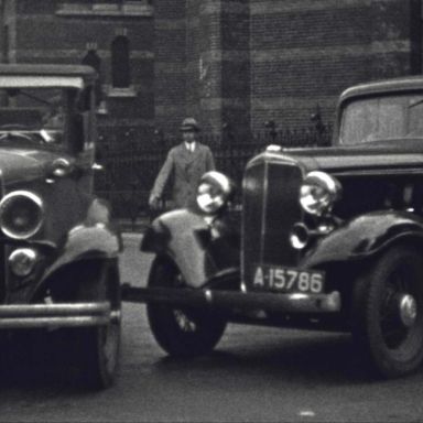 Kenteken: A 15786; Chevrolet, foto: still uit "Verkeersfilm", C. van der Mei, 1934, coll. GrA (2209-0176)