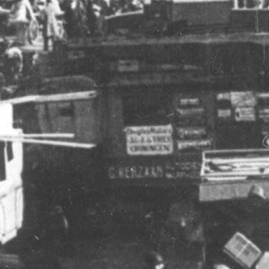 Kenteken: A 2599; Vrachtauto G. Kerzaan, Grote Markt, Groningen ca. 1926, foto: uitsnede 1785-19514.jpg