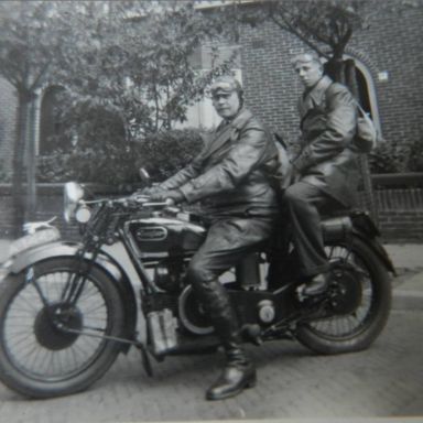 Kenteken: A 1445; Douglas,  Foto 1: G. Rosier