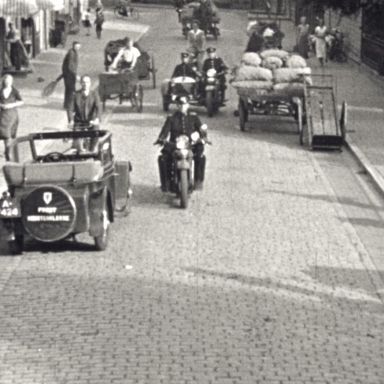 Kenteken: A 7424; DKW, foto: still uit "Verkeersfilm", C. van der Mei, 1934, coll. GrA (2209-0176)