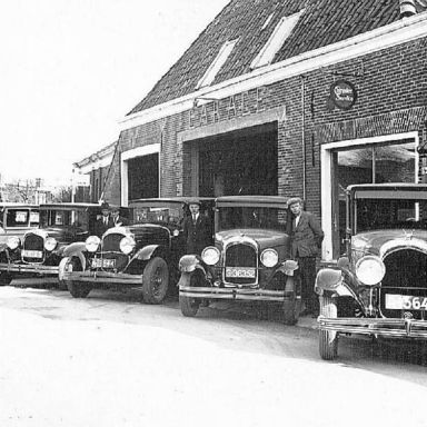 Kenteken: A 6125; V.l.n.r. Chryslers, kentekens A-9825, A-6125, A-13644, G-36352 en A-13645. Bron: <a href='https://twierstr.home.xs4all.nl/' target='_blank'>http://twierstr.home.xs4all.nl/</a>