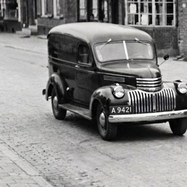 Kenteken: A 9421; Chevrolet bestelwagen, Wehe-den-Hoorn, Mernaweg, ca. 1947, foto: H. Zant