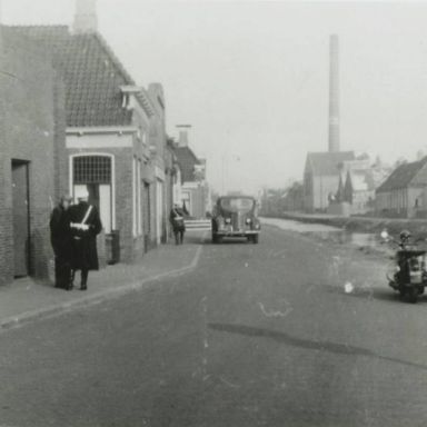 Kenteken: A 42063; Harley Davidson, Hoogezand, Beukemastraat, foto: collectie Veenkoloniaal Museum (VM 6.1.4 Ho Be 9)